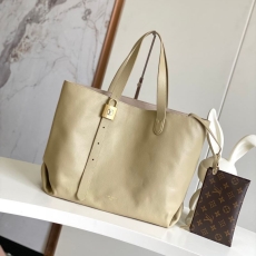 LV Hobo Bags